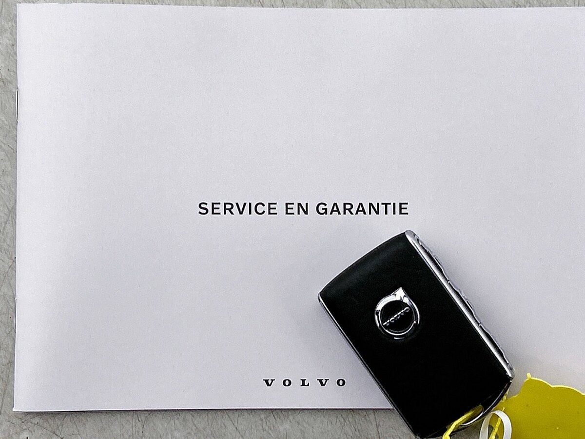 43680818 volvo xc60 2 0 t8 awd plus dark harman kardon panoramadak 21 lm velg 76