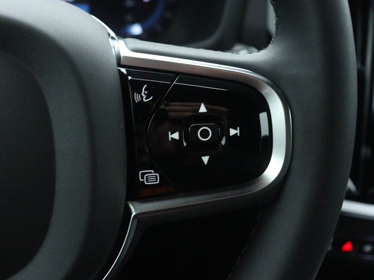 43755968 volvo v60 2 0 b3 plus dark sportstoelen zwarte hemel camera 276bbc