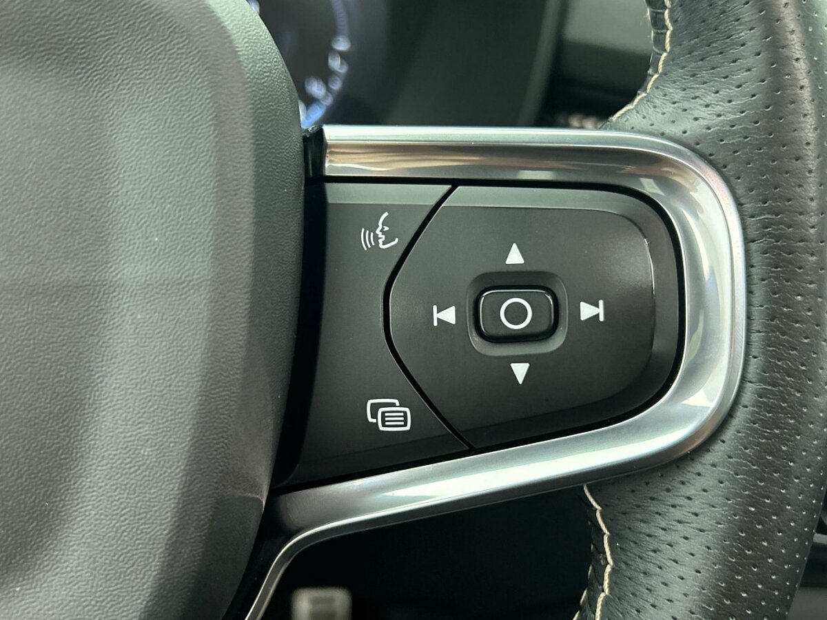 48084423 volvo xc40 1 5 t5 recharge r design 18