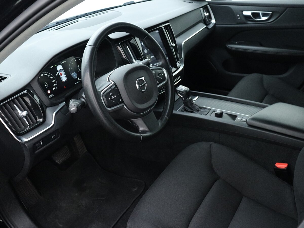 38427279 volvo v60 2 0 t4 momentum pro climate pack 4 03