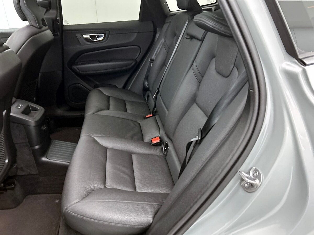 43680818 volvo xc60 2 0 t8 awd plus dark harman kardon panoramadak 21 lm velg 65