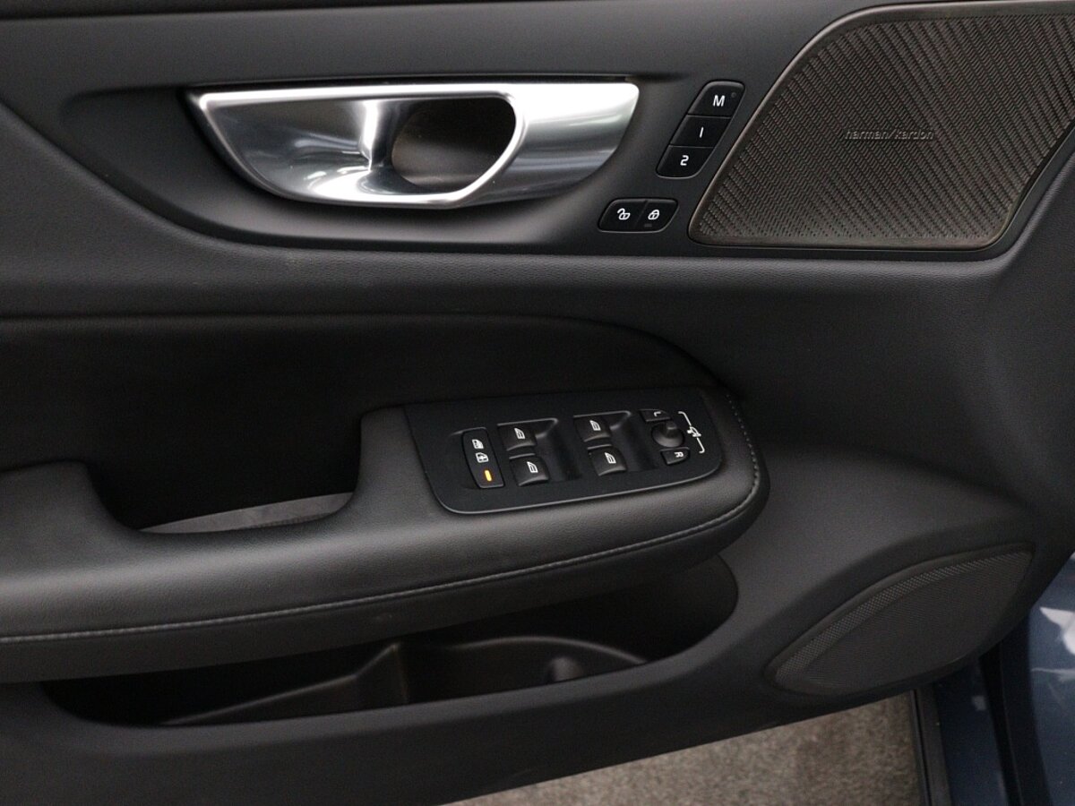 43882075 volvo v60 2 0 b4 plus bright panorama dak leder camera h k 85109c