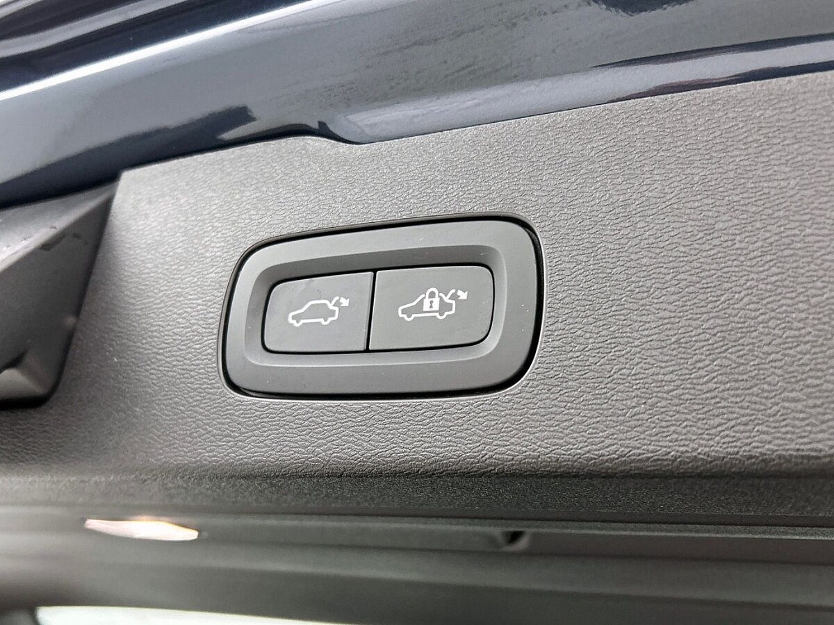 47465265 volvo v60 2 0 t6 awd dark 75