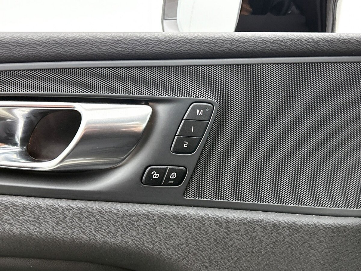 48074455 volvo xc60 2 0 t6 awd plus dark trekhaak leder panorama dak 51