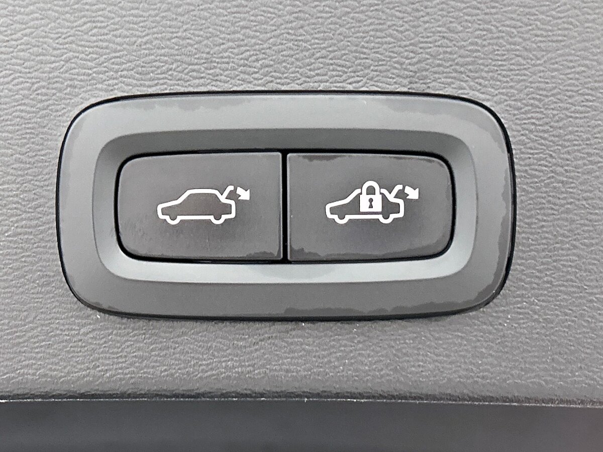 49567384 volvo xc40 2 0 t5 awd r design intro edition 32