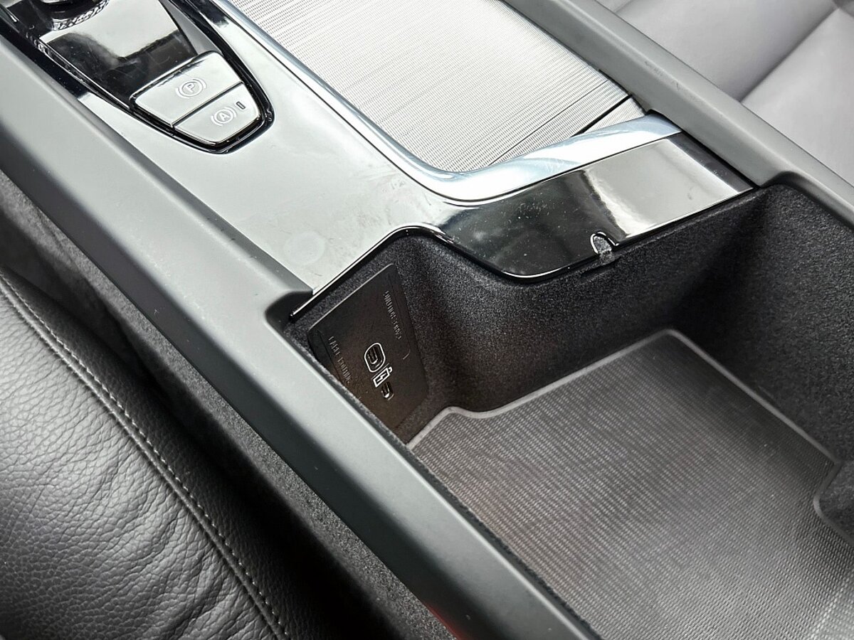 49717398 volvo xc60 2 0 t6 awd plus dark trekhaak 360a camera panoramadak 90