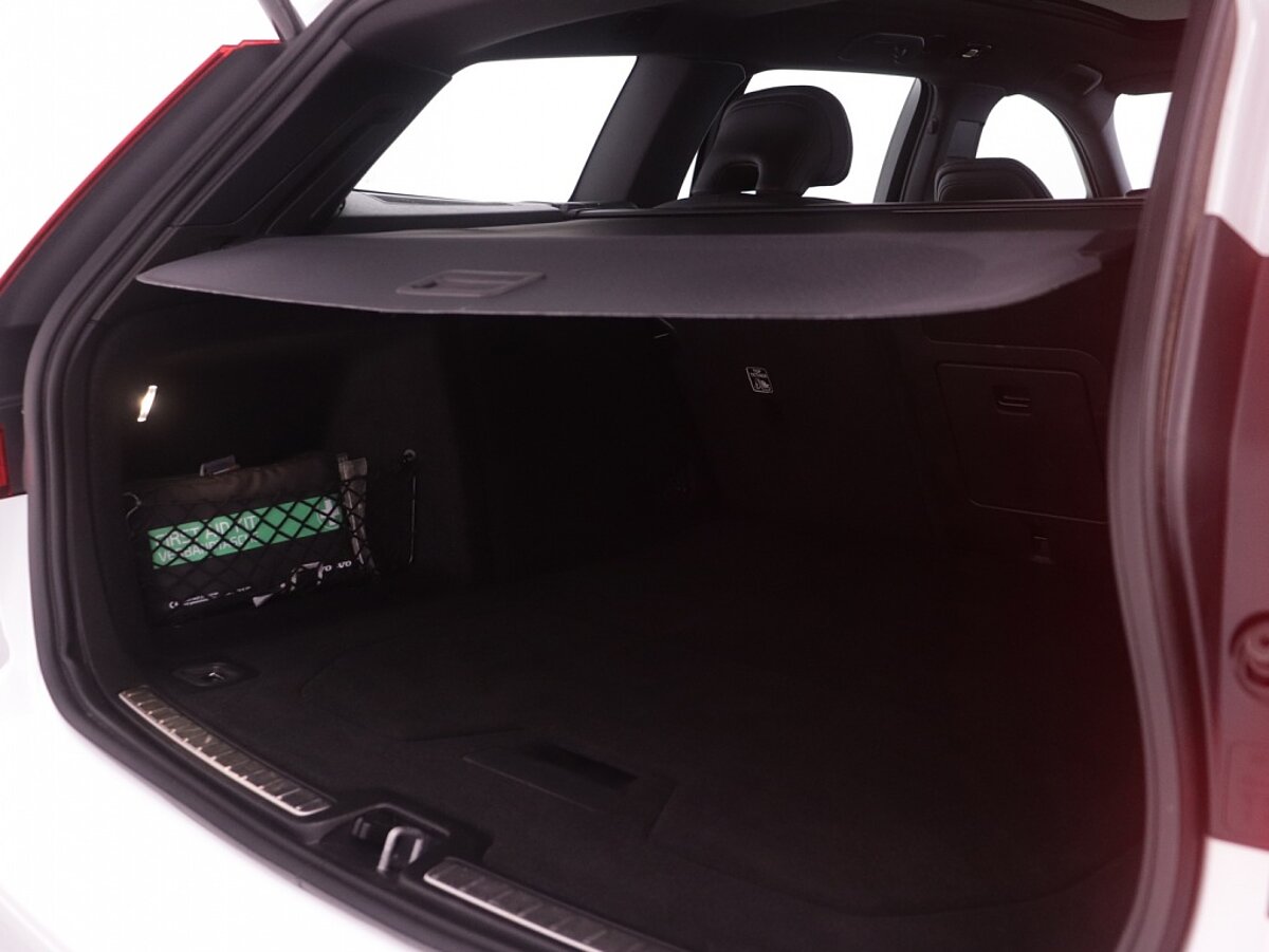 35143990 volvo v60 2 0 b3 plus dark 76