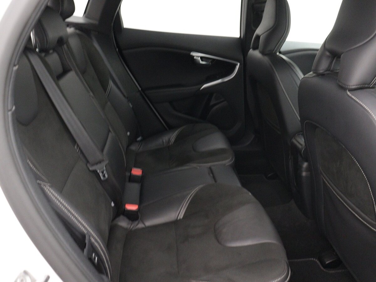 44623939 volvo v40 2 0 d3 edition 73