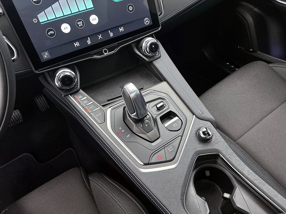 46742268 lynk co 01 1 5 phev black edition 04