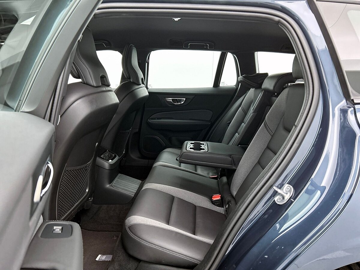 47513318 volvo v60 2 0 t6 awd plus dark trekhaak 360a camera harman kardon 28