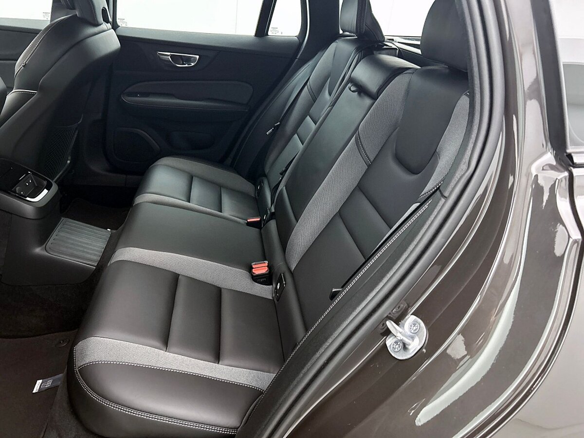 47540292 volvo v60 2 0 t6 plus dark trekhaak sport leder 360 blis pilot 56