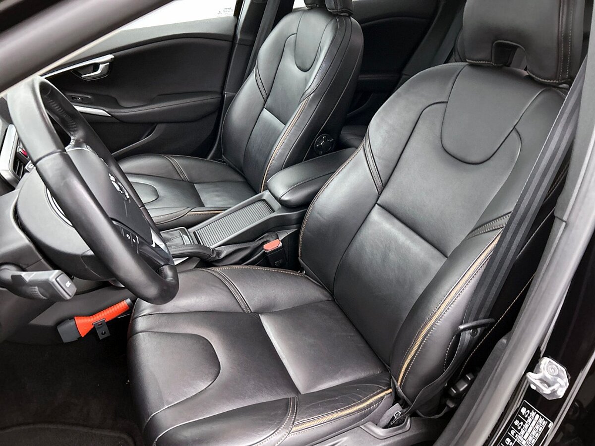 48880865 volvo v40 cross country 1 5 t3 polar luxury panorama dak trekhaak leder 32