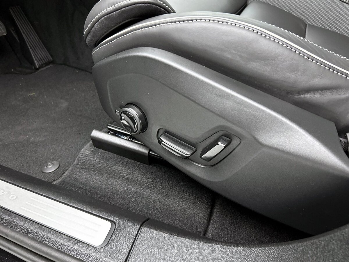 49427839 volvo xc60 t6 plus black edition nieuw voorraad onyx black nappa op 33