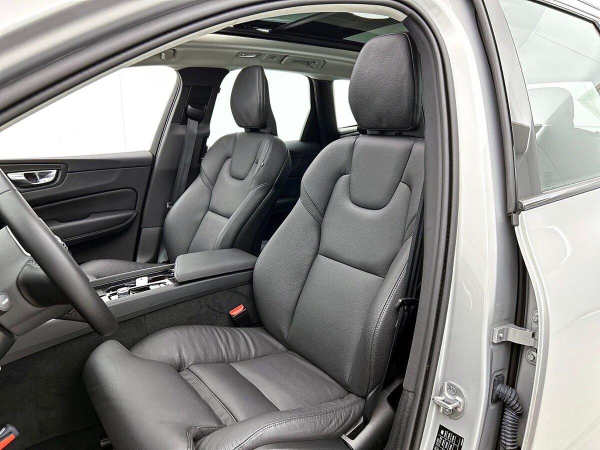 49717398 volvo xc60 2 0 t6 awd plus dark trekhaak 360a camera panoramadak 92