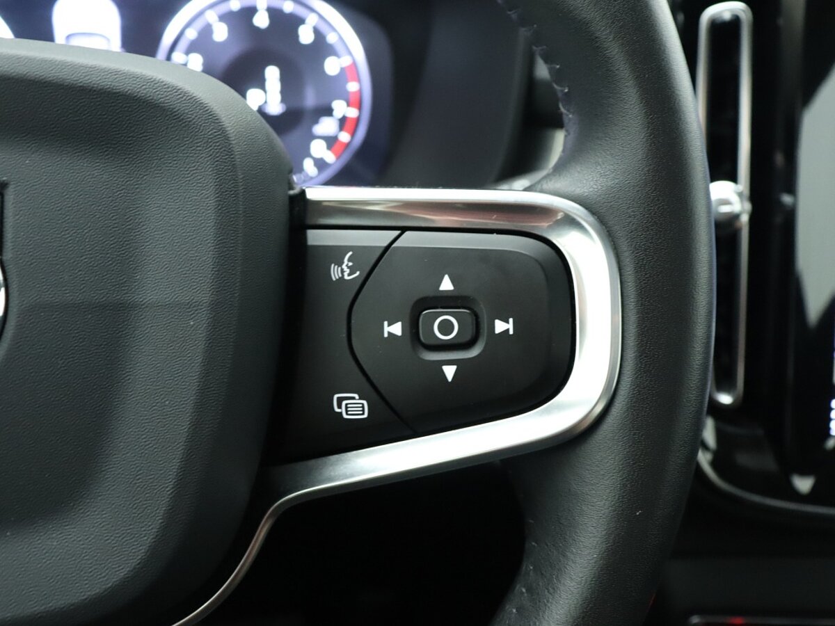 35352608 volvo xc40 1 5 t3 momentum pro 43