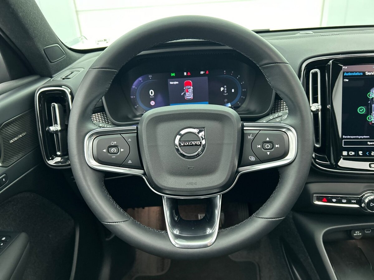 46931780 volvo xc40 2 0 b4 plus black edition 60
