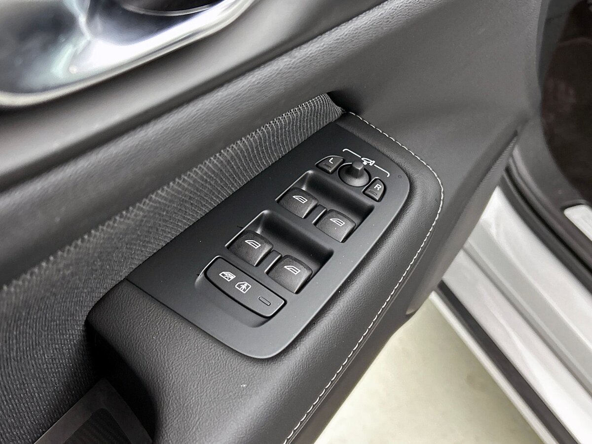 47443724 volvo v60 2 0 t6 plus dark trekhaak sport leder 360 blis pilot 41