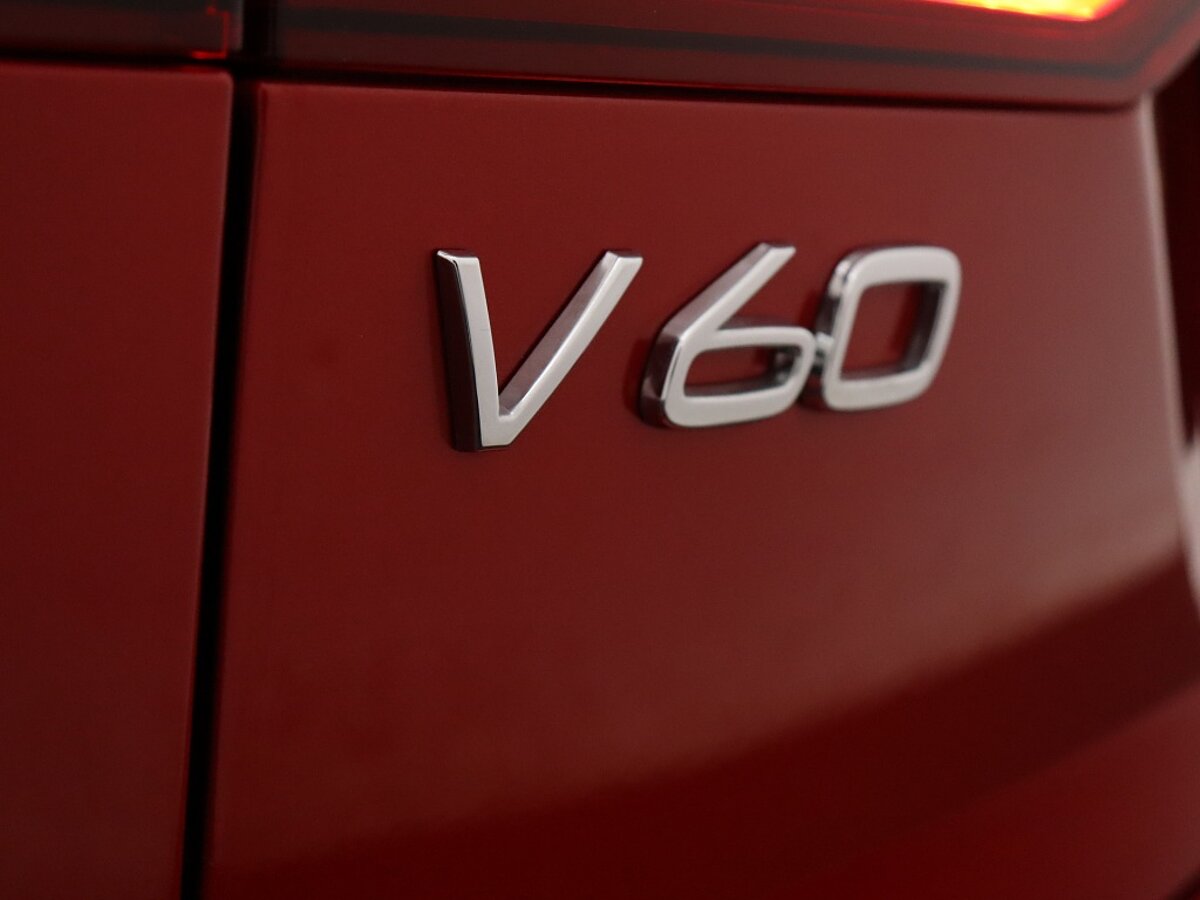 35636972 volvo v60 2 0 b4 plus dark sport interieur 360 camera 7919e6