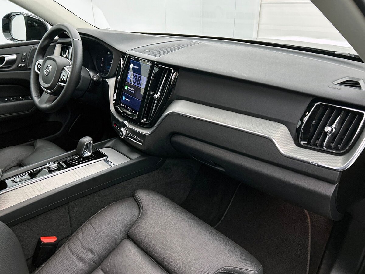 43680818 volvo xc60 2 0 t8 awd plus dark harman kardon panoramadak 21 lm velg 61