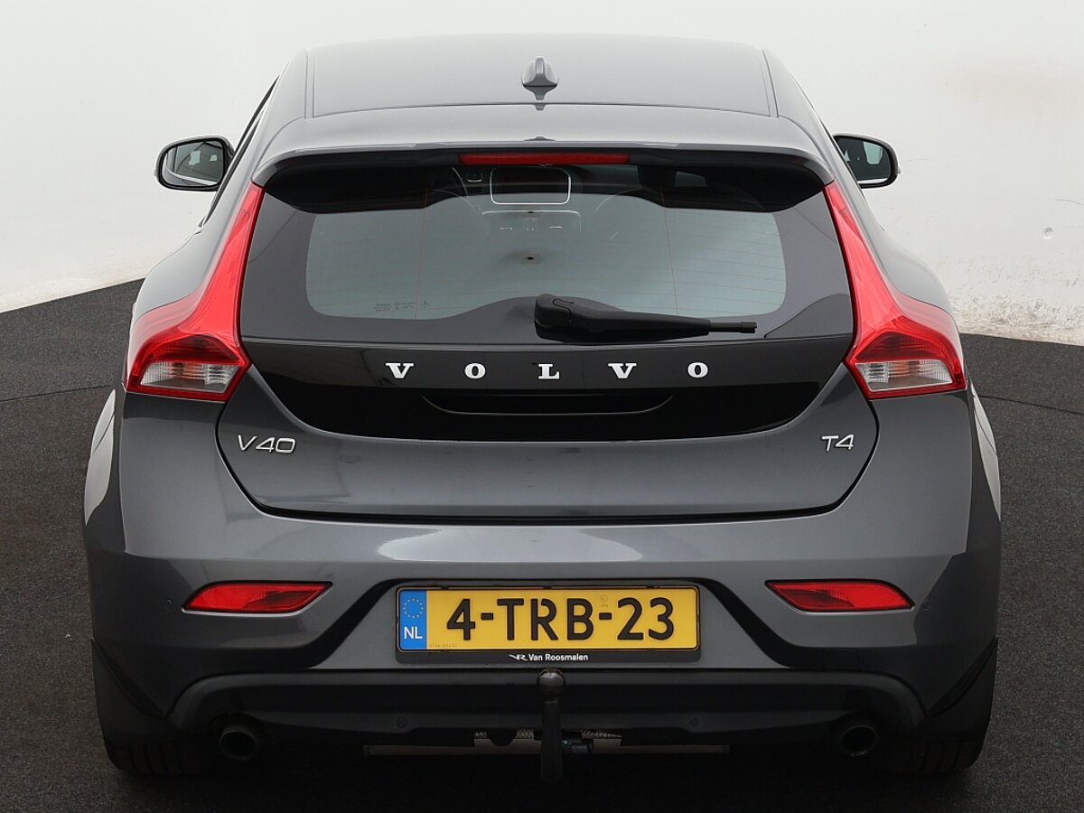 34316555 volvo v40 1 6 t4 momentum 9 02