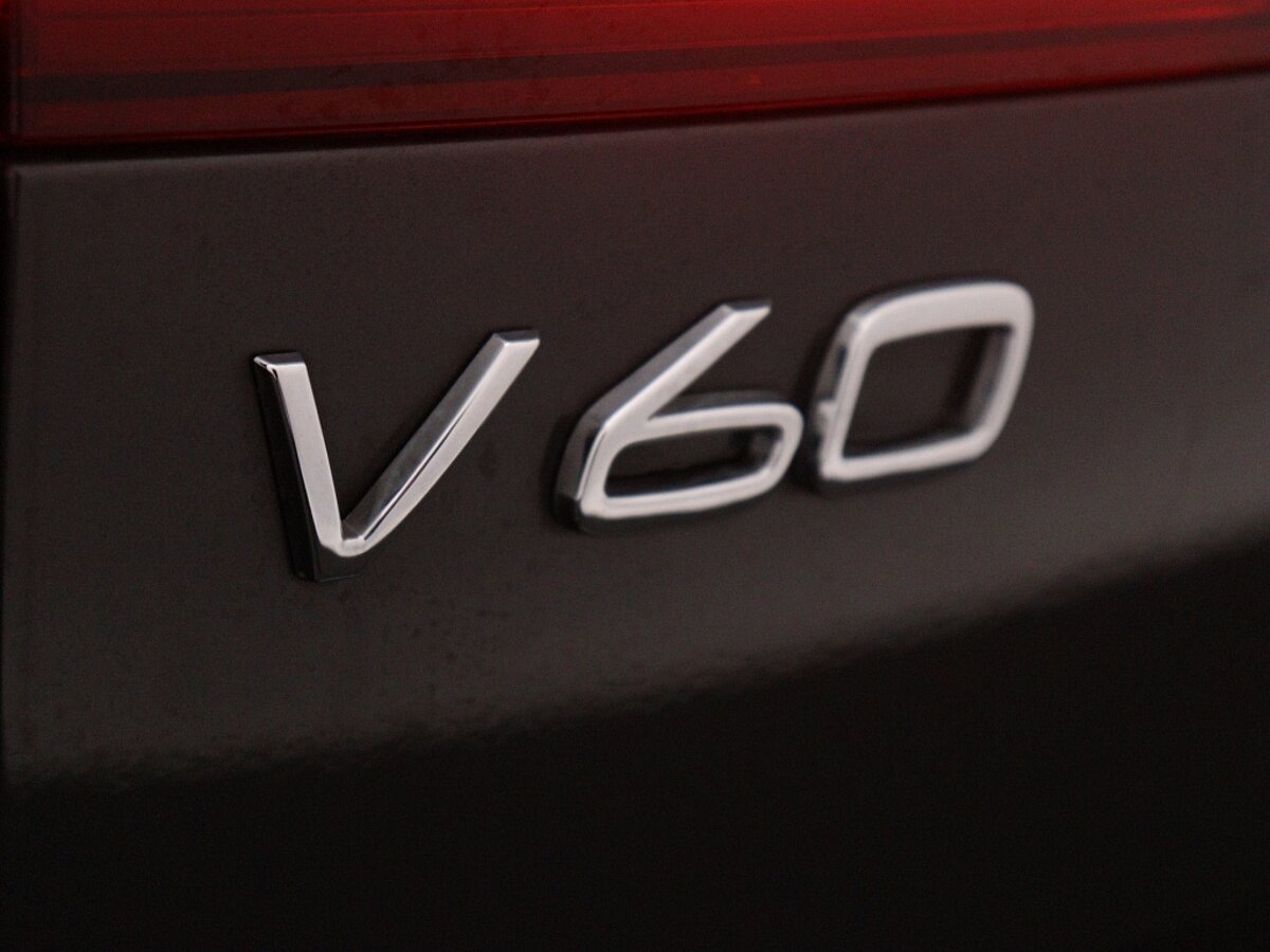 44271025 volvo v60 2 0 b5 cross country awd 63