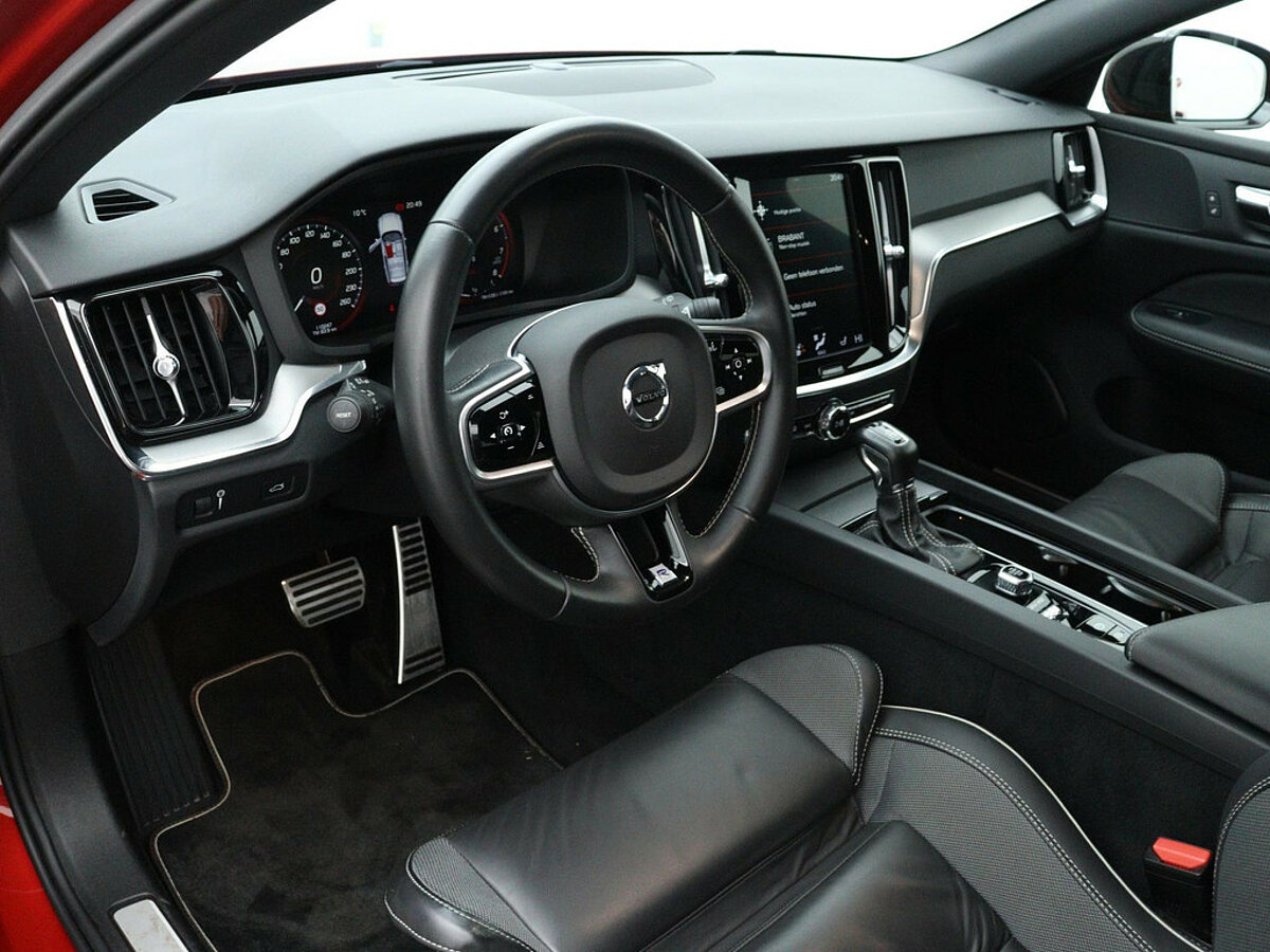 34202853 volvo v60 2 0 t5 r design 5 01