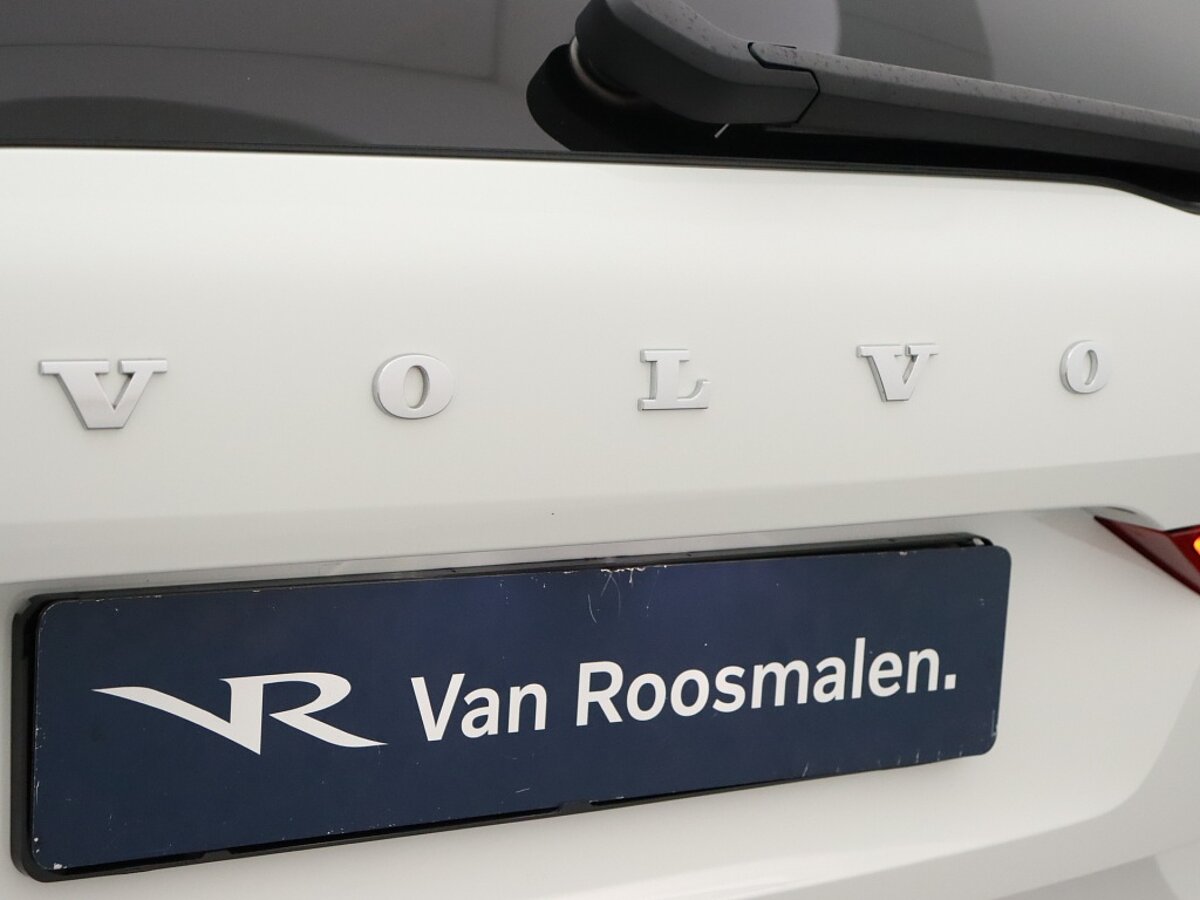 35352215 volvo xc60 2 0 t8 te awd r design 42