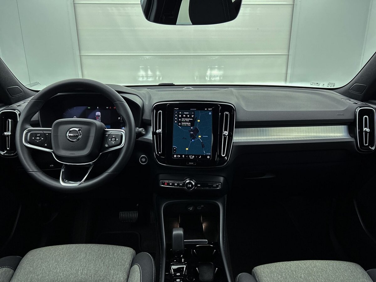 44775381 volvo xc40 2 0 b4 plus dark 7 04