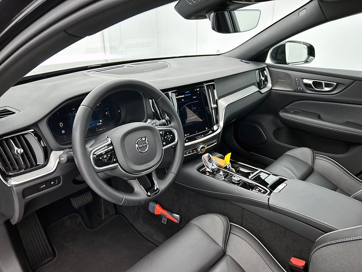 49041811 volvo v60 2 0 t6 awd plus dark panorama dak trekhaak 37