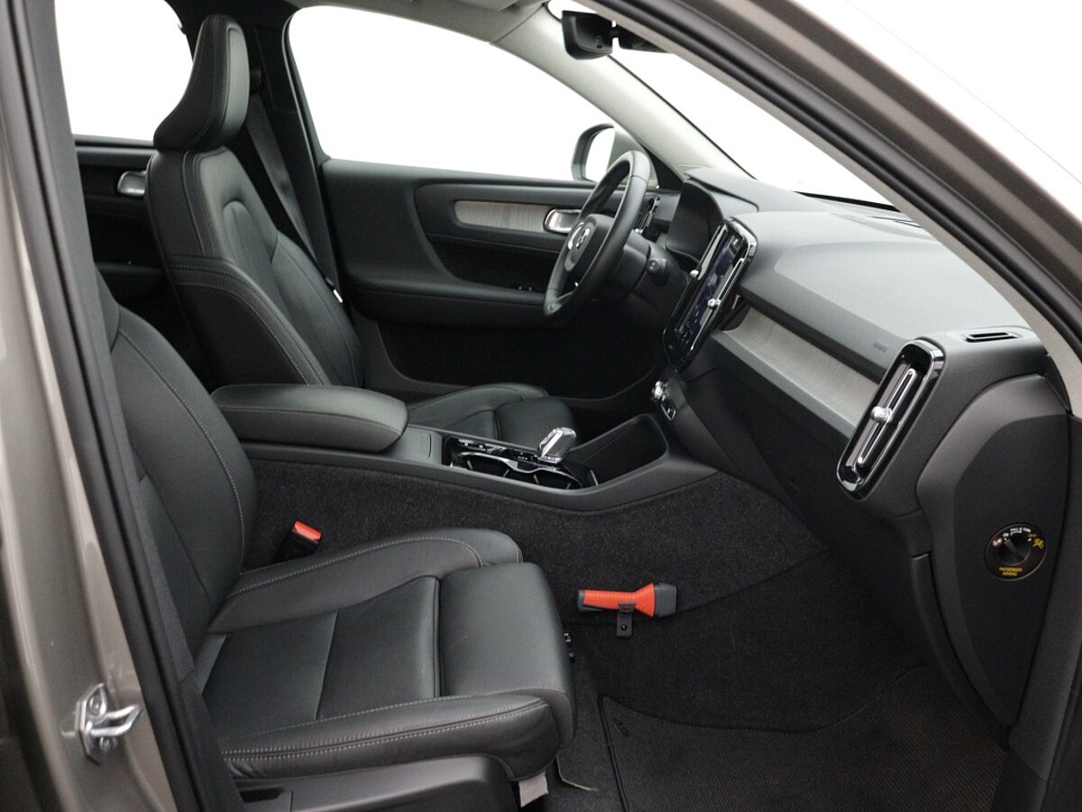 44136153 volvo xc40 1 5 t3 inscription 12