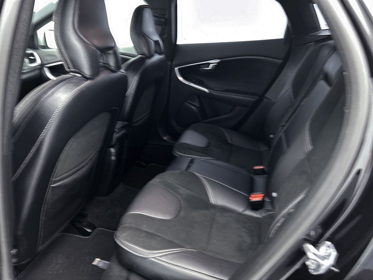 44488210 volvo v40 2 0 t4 business sport 02