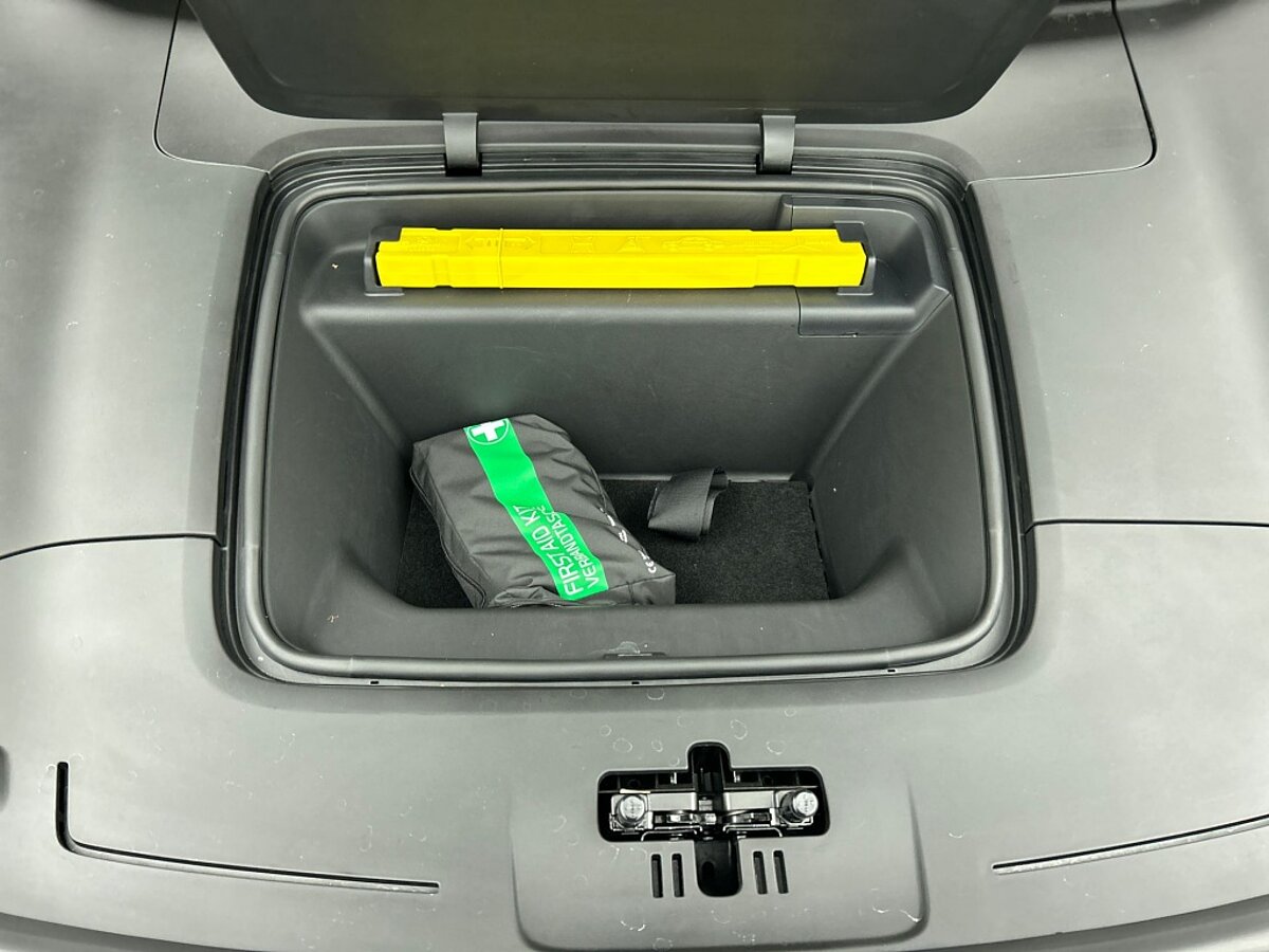 47070727 polestar 4 long range single motor 100 kwh pilot plus pro tailored knit e031a6