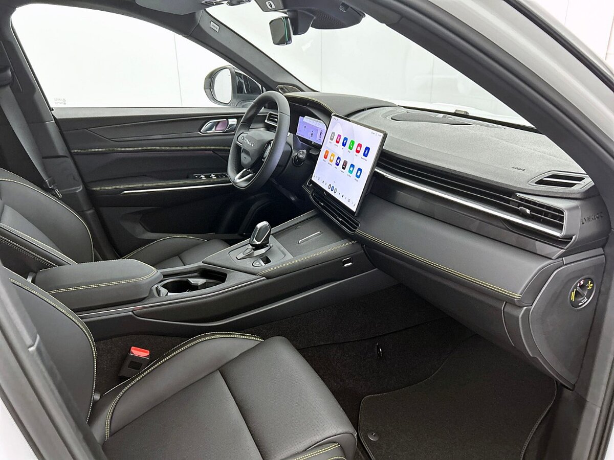 47307005 lynk co 01 1 5 more 261 pk 75km phev full option dealer demo 8 02