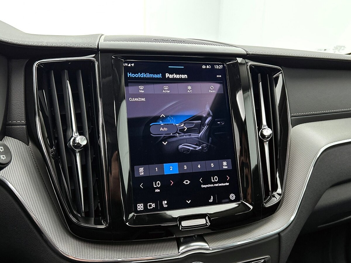 49302489 volvo xc60 2 0 t6 awd ultra dark 61