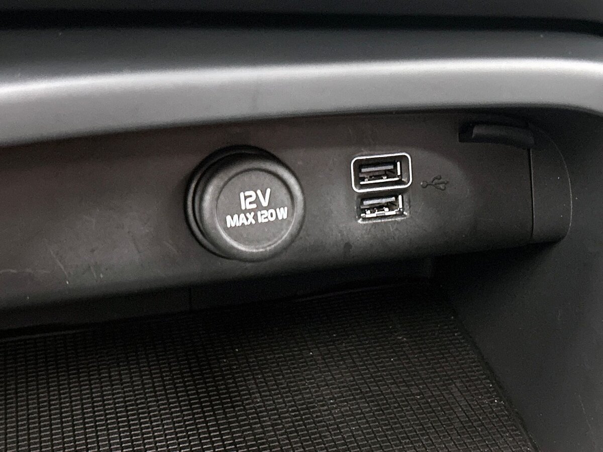 49594695 volvo xc40 1 5 t5 recharge business pro 81