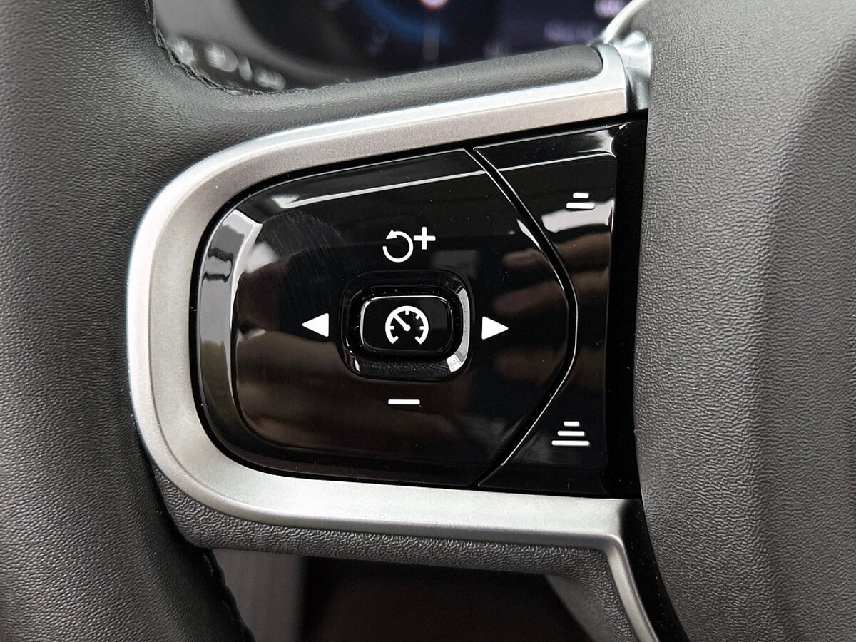 47466131 volvo xc60 t6 awd ultra dark plug in hybrid 46