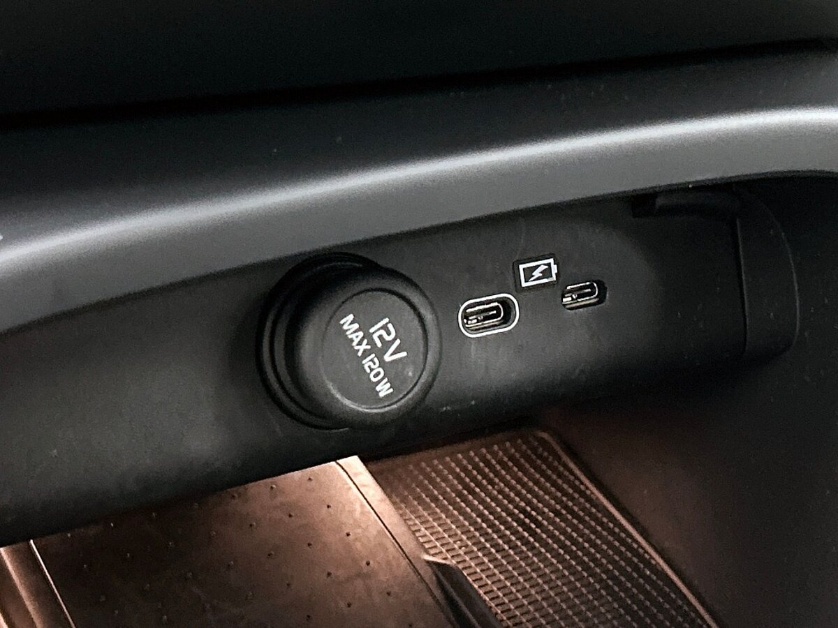 48515761 volvo xc40 2 0 b4 plus dark 19 inch trekhaak voorruit verwarming 4c4807