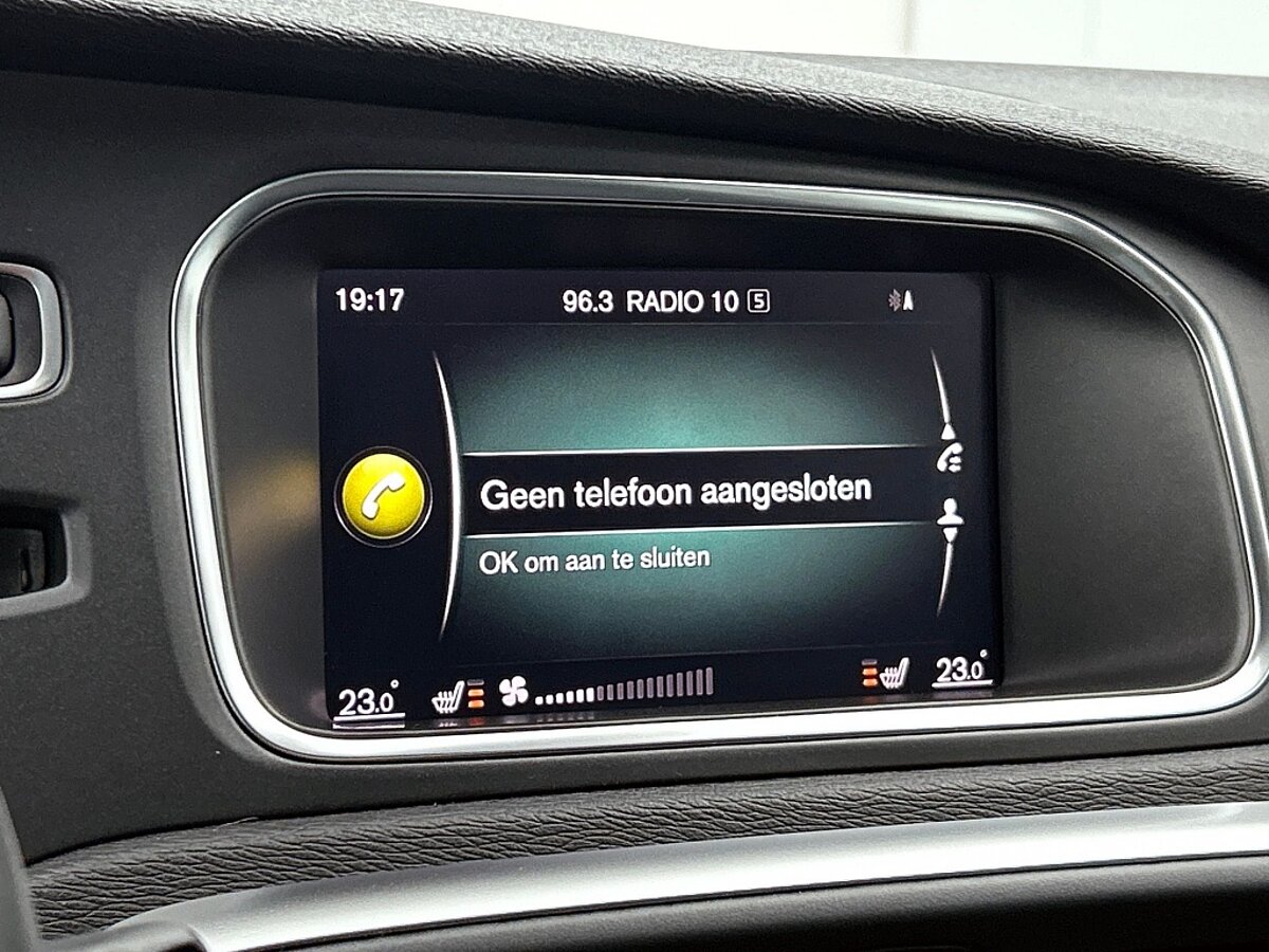 48880865 volvo v40 cross country 1 5 t3 polar luxury panorama dak trekhaak leder 03