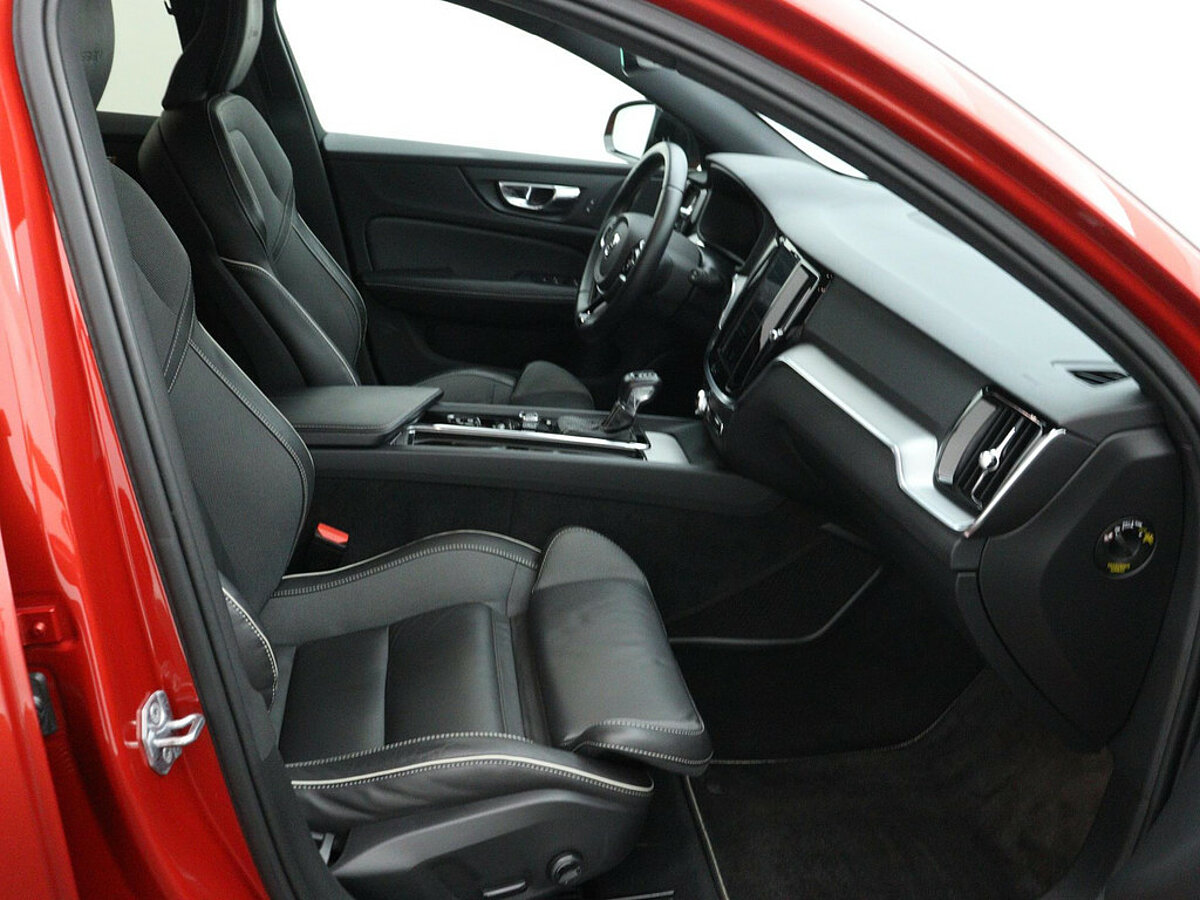 34202853 volvo v60 2 0 t5 r design 04
