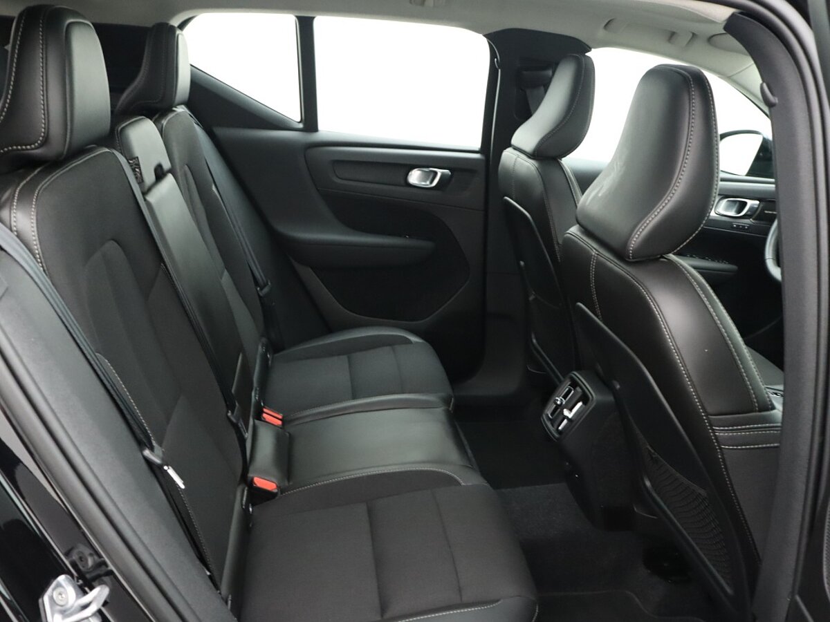 35352608 volvo xc40 1 5 t3 momentum pro 04