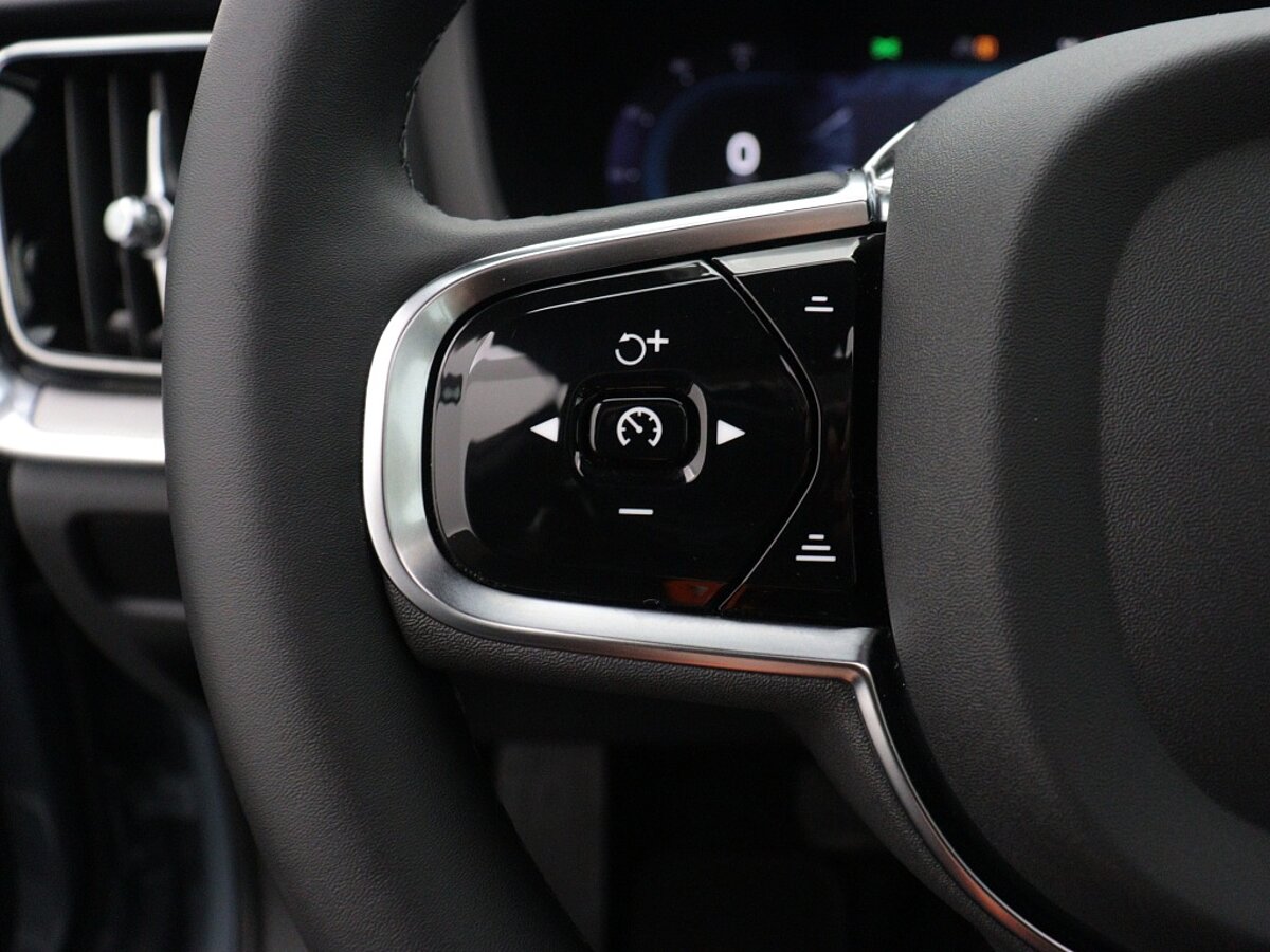 42420857 volvo v60 2 0 b3 plus dark panoramadak harman kardon trekhaak 360 6e27e3