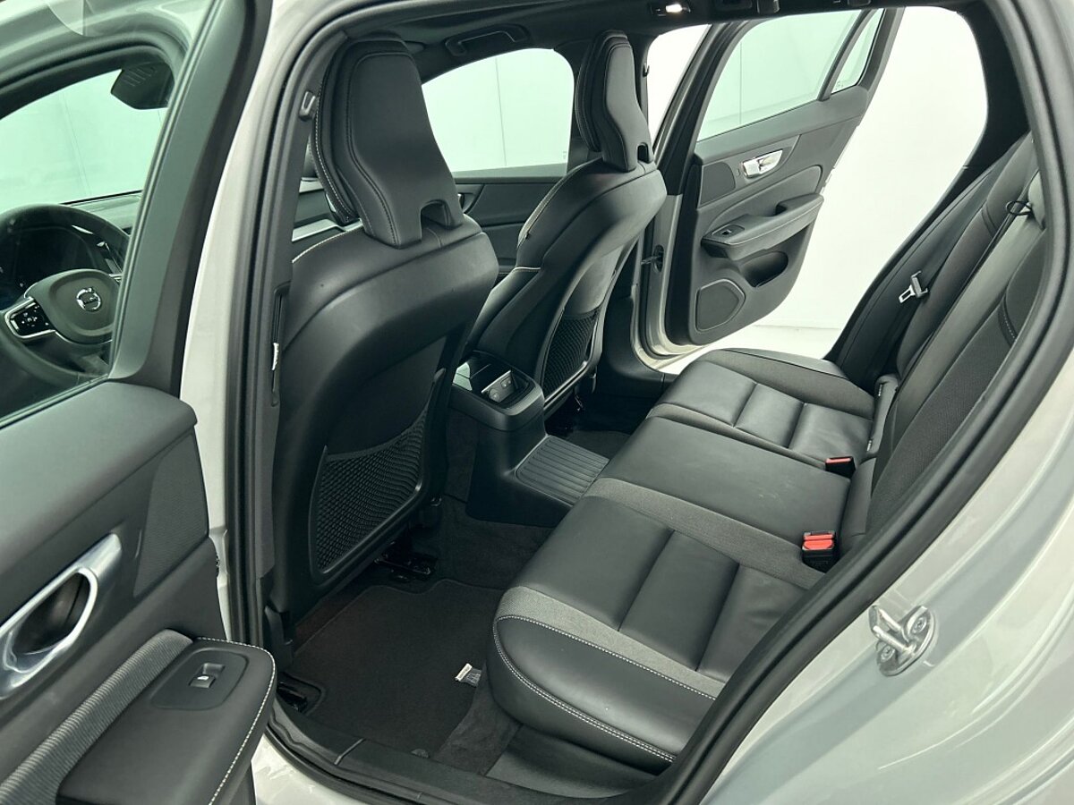 46737831 volvo v60 2 0 t6 awd plus dark 360a camera trekhaak panoramadak 65