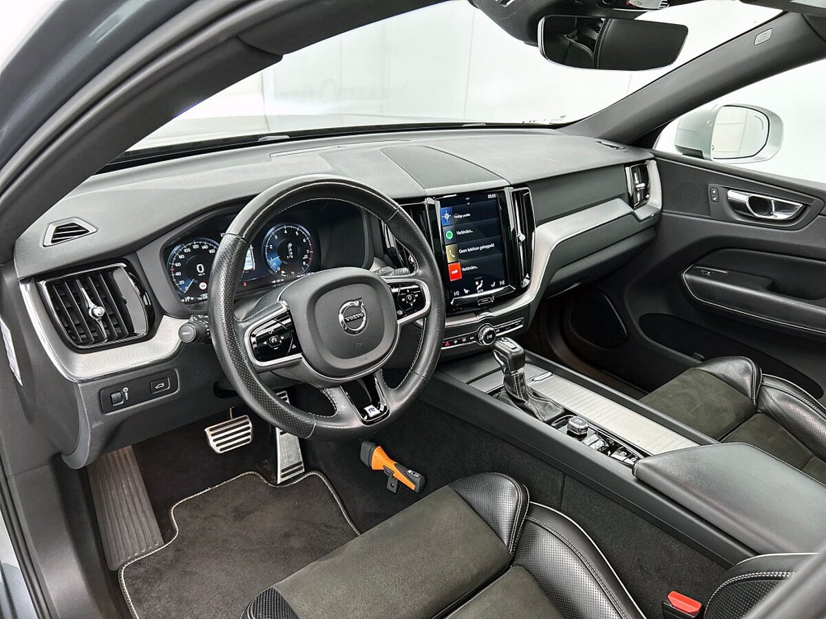 47013591 volvo xc60 2 0 t5 awd r design 9c0258