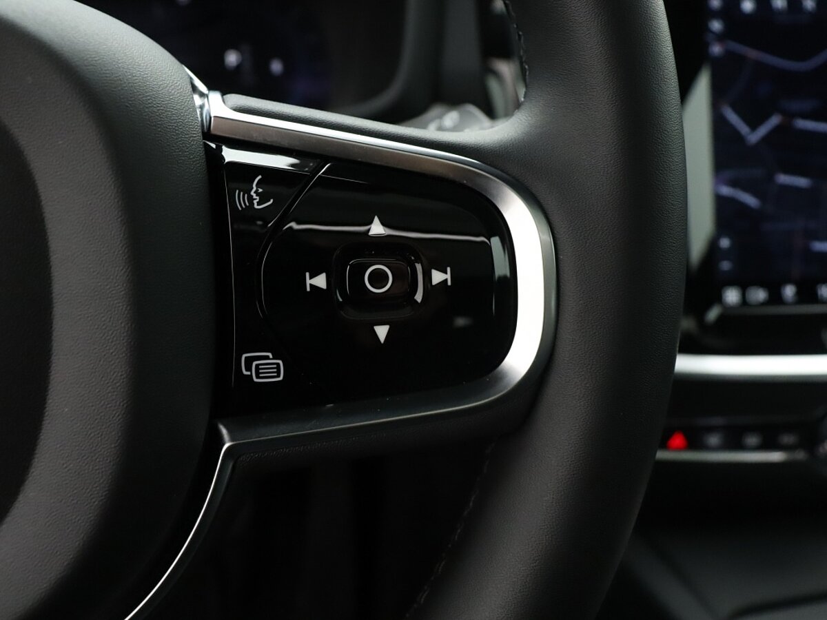 35636972 volvo v60 2 0 b4 plus dark sport interieur 360 camera 82