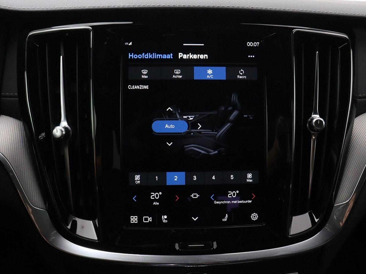 42455185 volvo v60 2 0 t6 awd ultimate dark panoramadak rondomzicht camera 19 d679c6