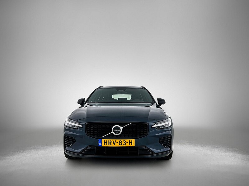 47513318 volvo v60 2 0 t6 awd dark 6 05