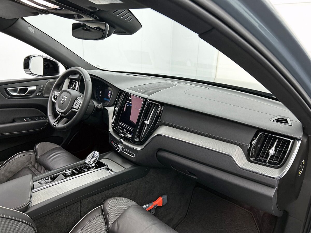 48340442 volvo xc60 2 0 t6 plug in hybrid awd ultimate dark luchtvering trekhaak 64