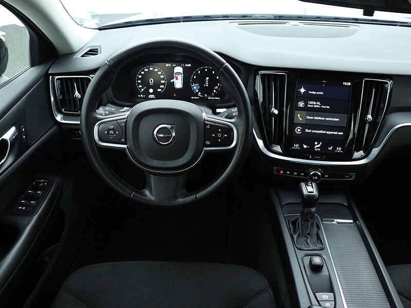 38427279 volvo v60 2 0 t4 momentum pro climate pack 6 07