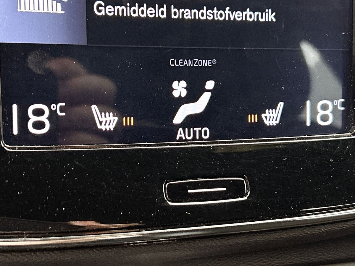 46668342 volvo xc40 2 0 t5 awd r design intro edition 7 02