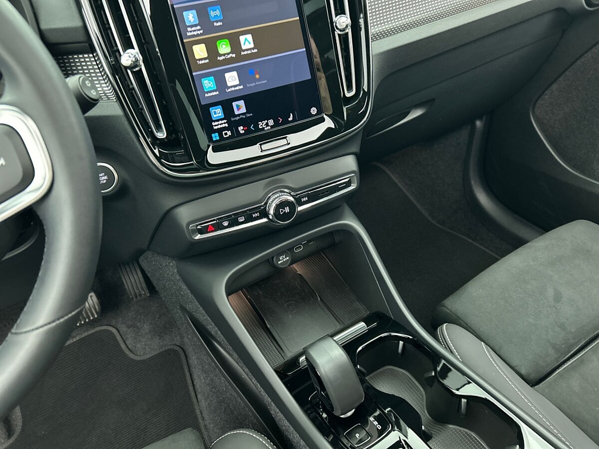 46931780 volvo xc40 2 0 b4 plus black edition 47